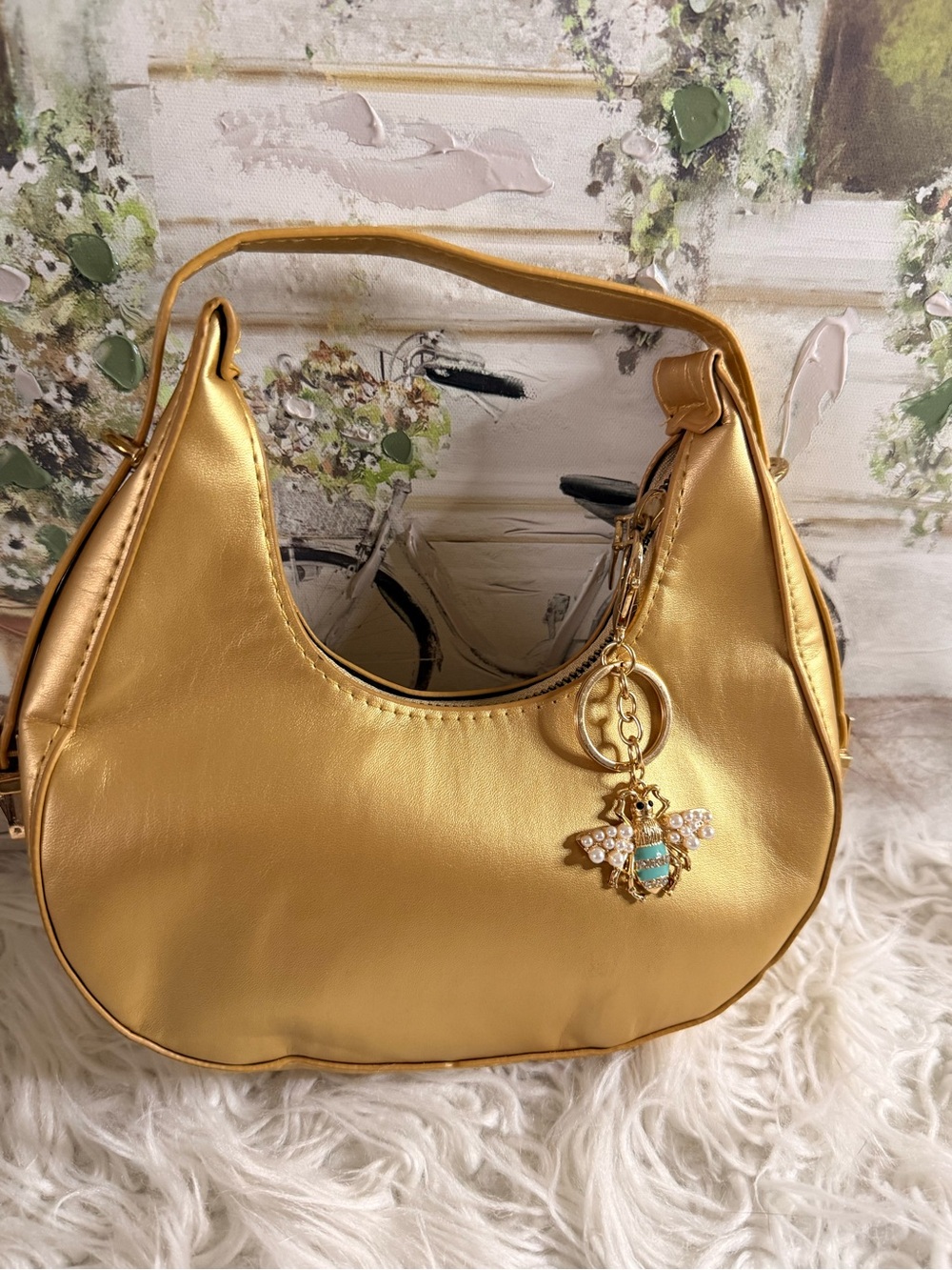 Small handbag adjustble strap Gold Women’s Shoulder Bag with Bee Charm